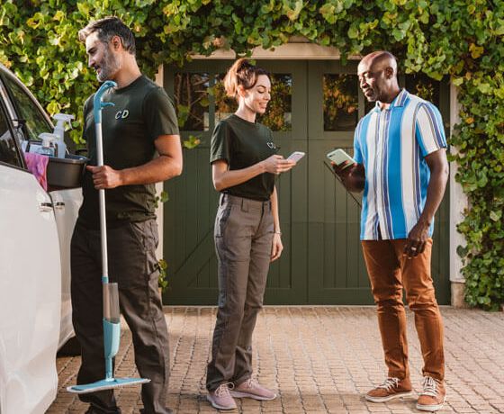 A man using Zelle to cleaners outside his home using the Stellar Bank App